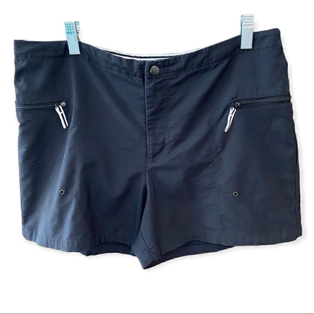 Nike Sz M Black Short Walking Running Athletic Zipper Pockets Shorts